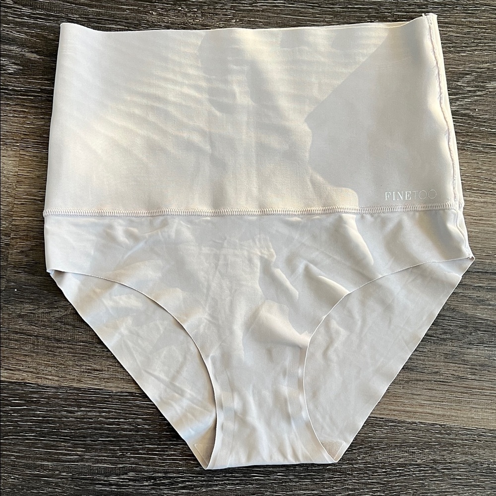 (23) NWOT Finetoo underwear